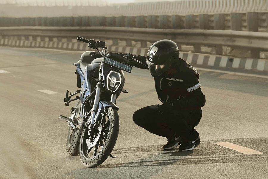 RV400 BRZ IMAGES Image 1